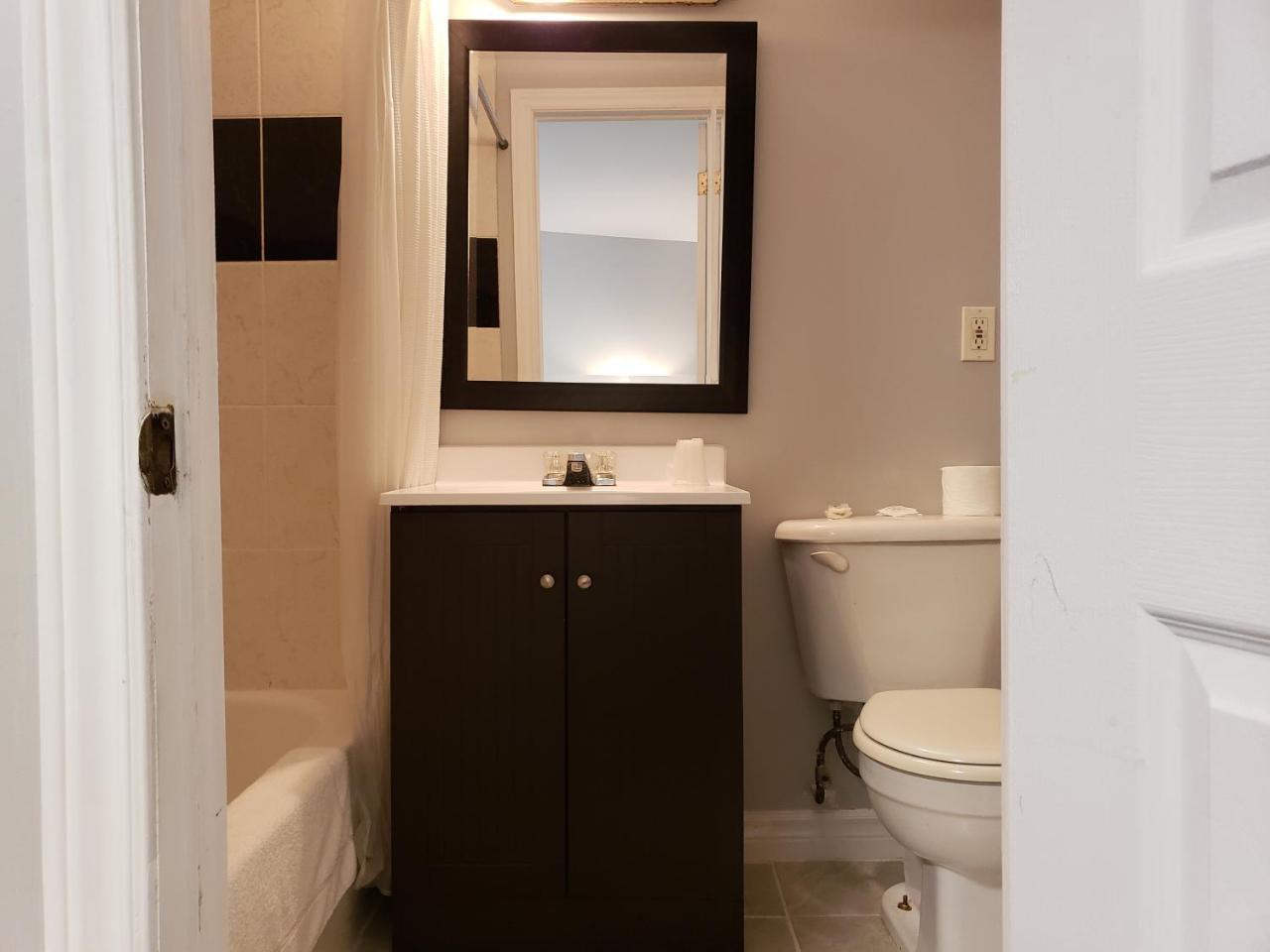 Regency Inn & Suites Cornwall Zewnętrze zdjęcie