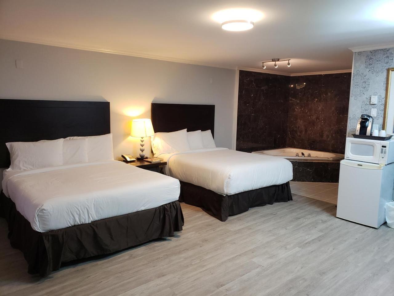 Regency Inn & Suites Cornwall Zewnętrze zdjęcie
