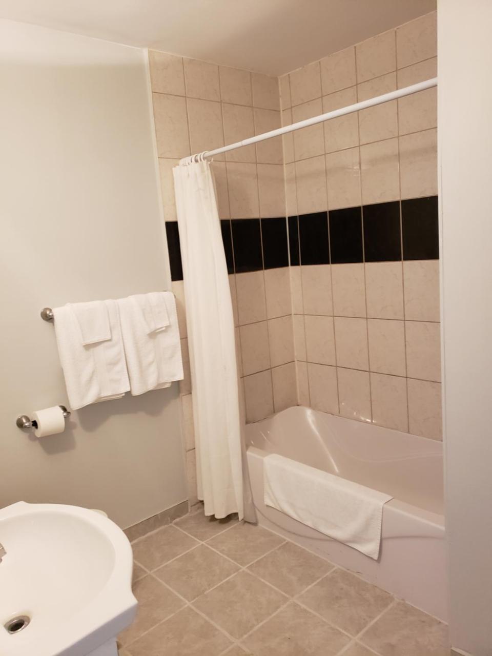 Regency Inn & Suites Cornwall Zewnętrze zdjęcie